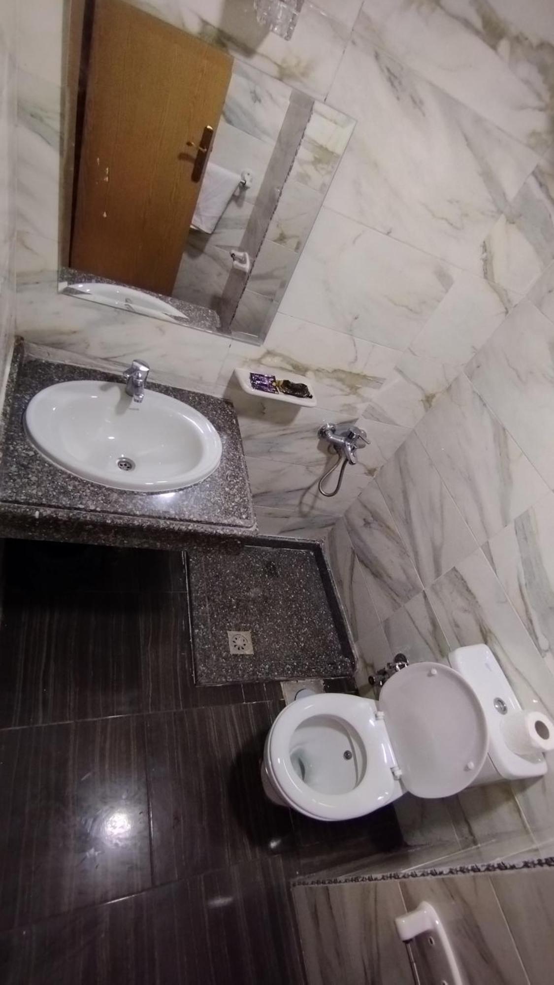 Royal Crown Hotel عائلات فقط İskenderiye Dış mekan fotoğraf
